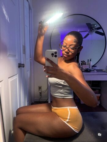Aaliyah monet image