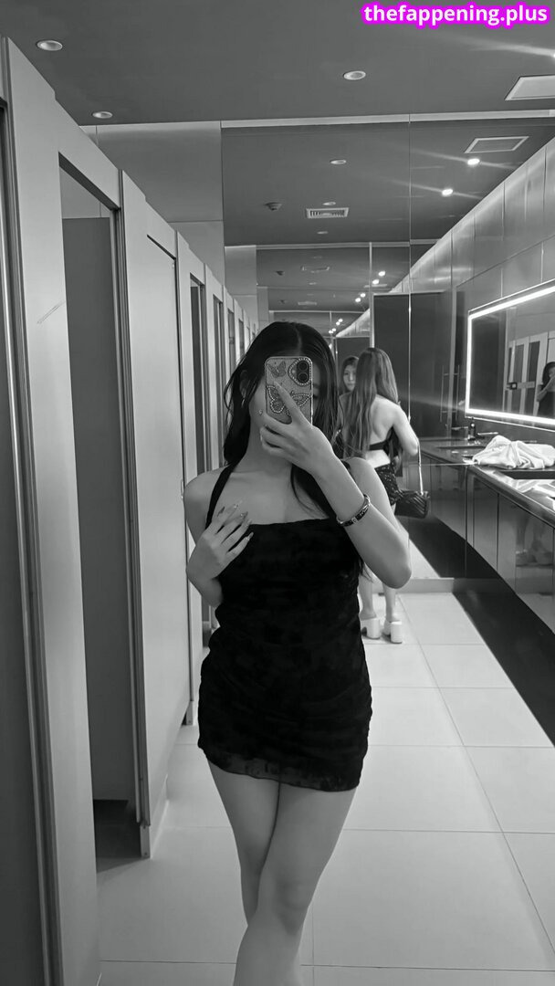 Saipetch B. / aaomhelloo Naken OnlyFans Foto #102