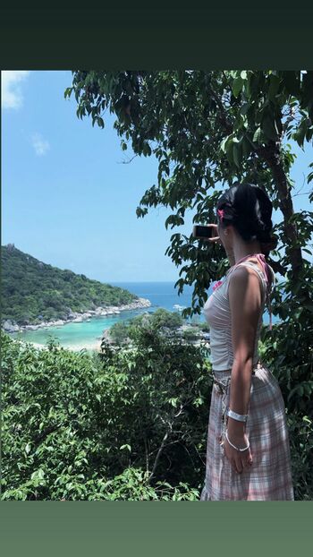 Aaomhelloo page 2 image