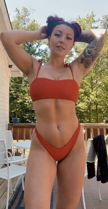 Addisonhollyfit image