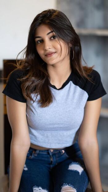 Aditi pandit image