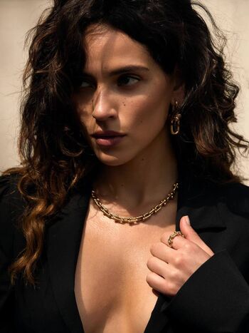 Adria arjona image