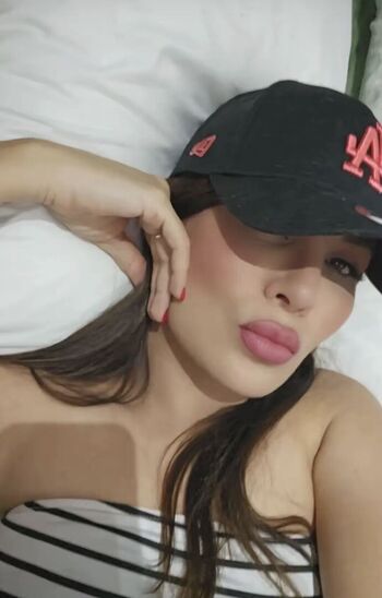 Adriana tovar image