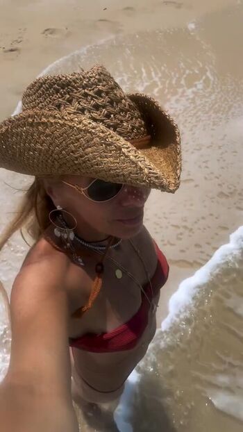 Adriane galisteu page 4 image