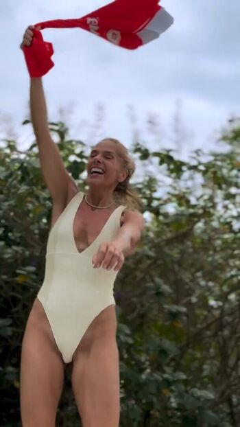 Adriane galisteu image