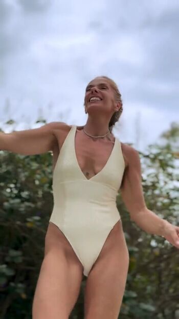 Adriane galisteu image