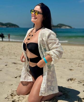 Adrielly maciel page 2 image