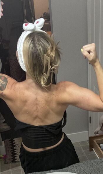 Affectionate ant7003 image