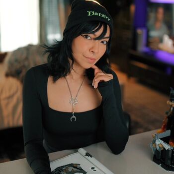 Aileen senpai image