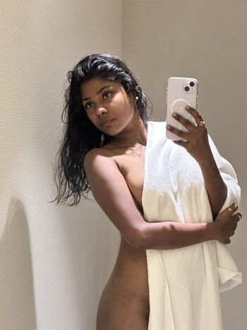 Aishwarya vadivu image