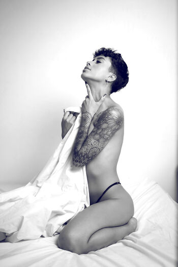 Alessandra rodriguez image