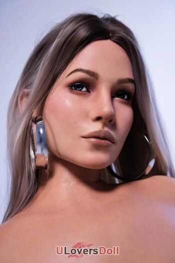 Alessia doll image