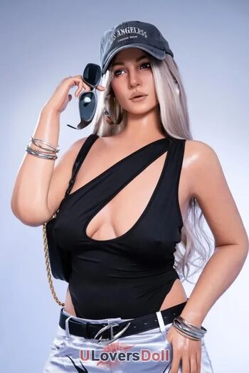 Alessia doll image