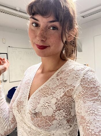 Alexia burns image