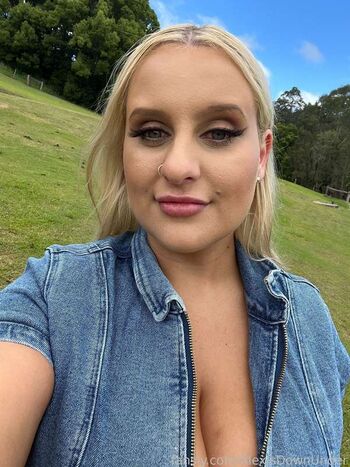 Alexisdownunder image