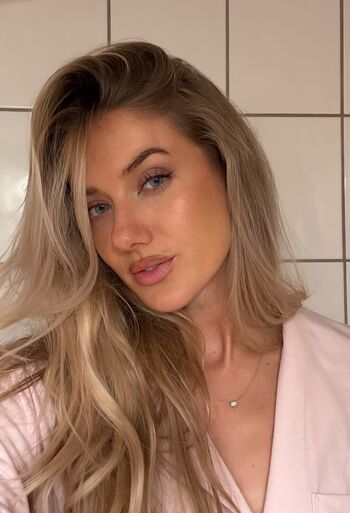 Alica schmidt image