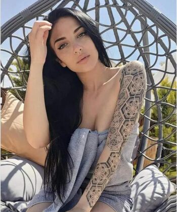 Alice lane pandini image