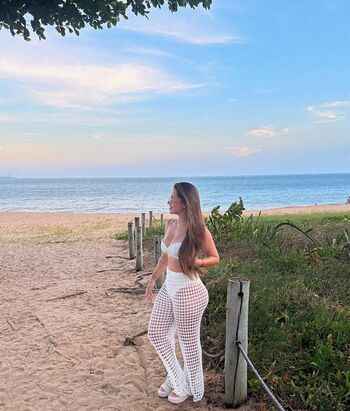 Alicia gomes oliveira image