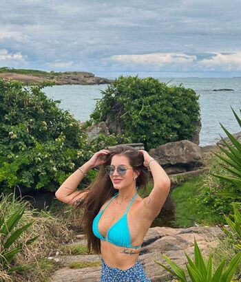 Alicia gomes oliveira image