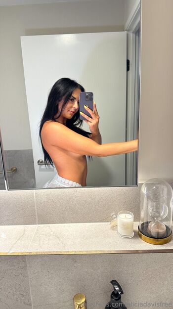 Aliciadavisfree image