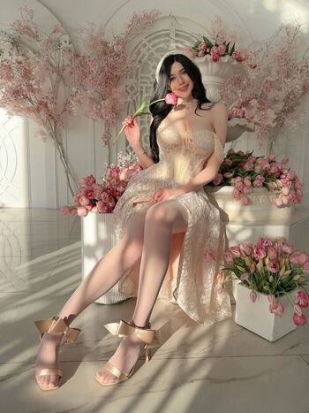 Alina becker social media image