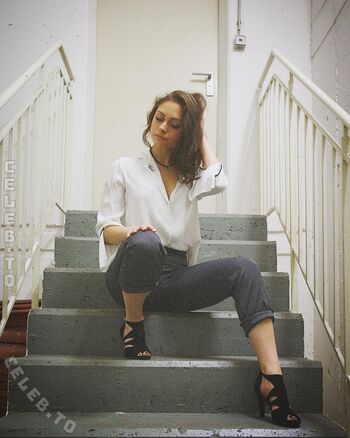 Alina khani image