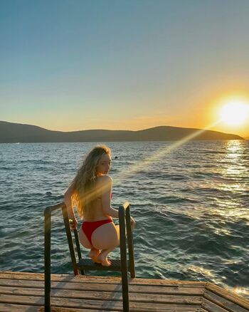 Alina zeynep image