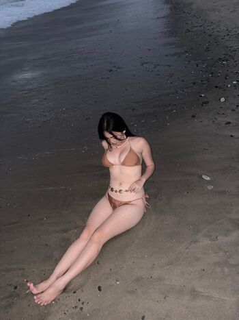 Allysa amogues image