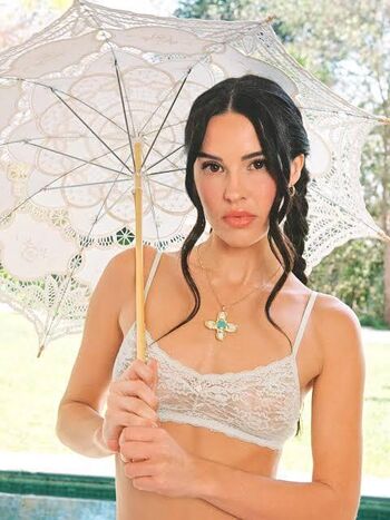 Alyssa collins image