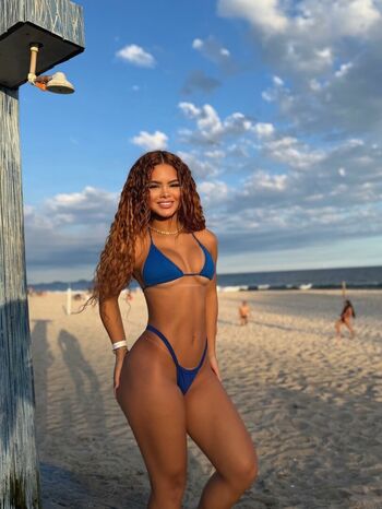 Amanda santos image