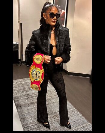 Amanda serrano image