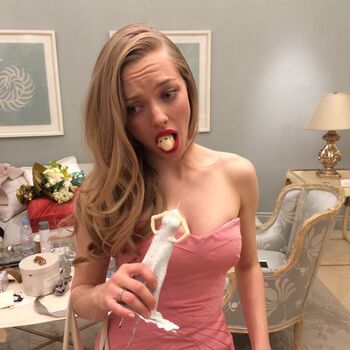 Amanda seyfried 1 page 2 image