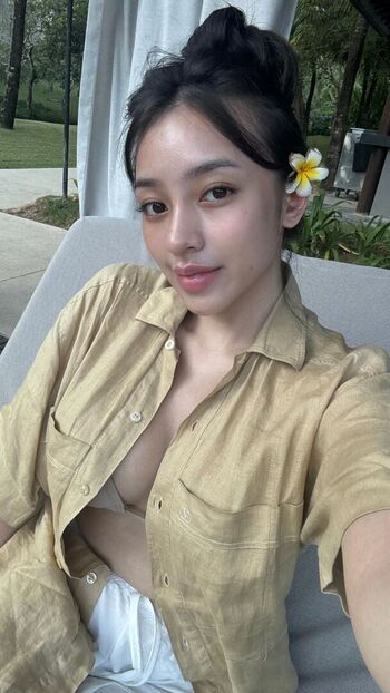 Amanda zahra page 3 image