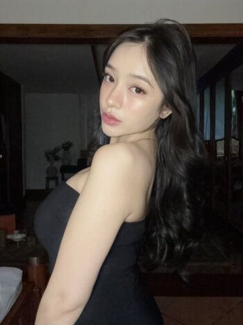 Amanda zahra page 2 image