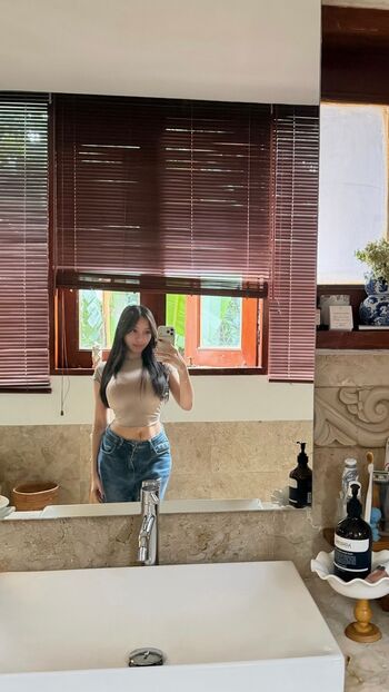 Amanda zahra page 2 image