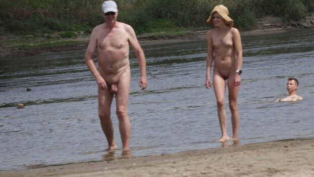 Amateur voyeur page 3 image
