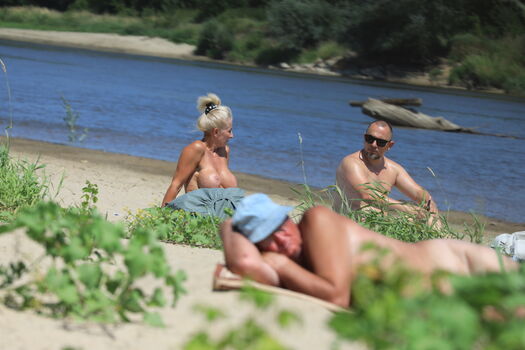 Amateur voyeur image