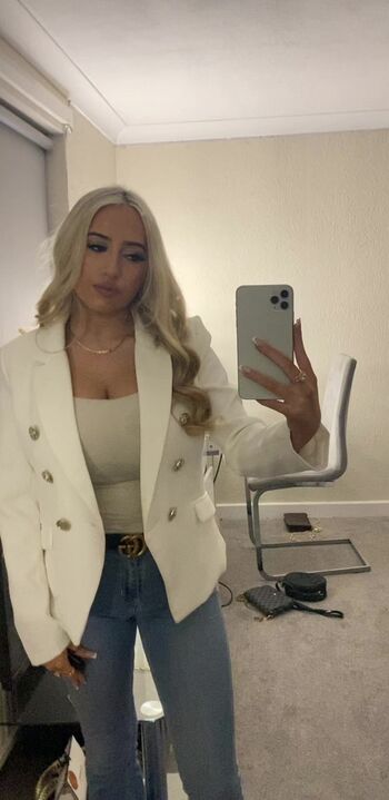 Amber isabella image