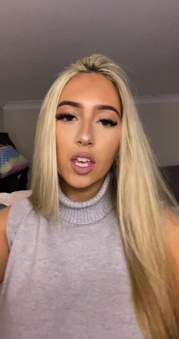 Amber isabella image