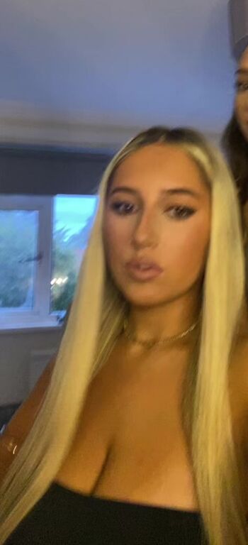 Amber isabella image