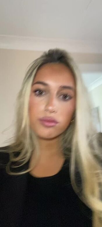 Amber isabella image