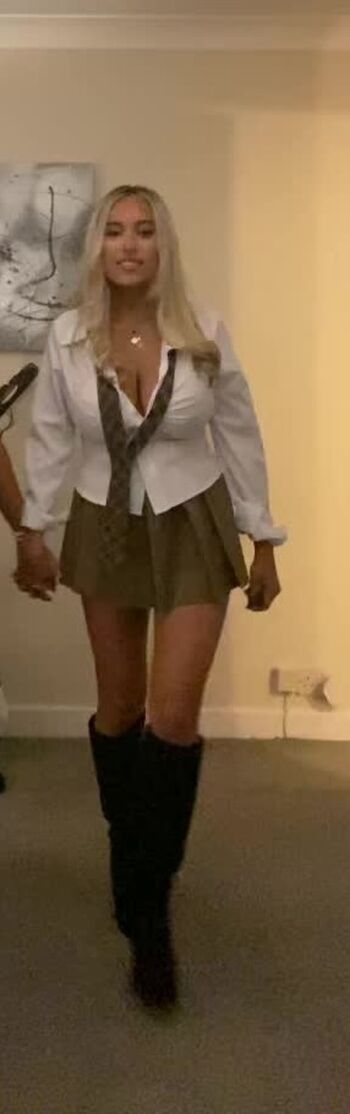 Amber isabella image