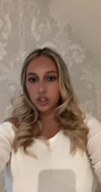 Amber isabella image