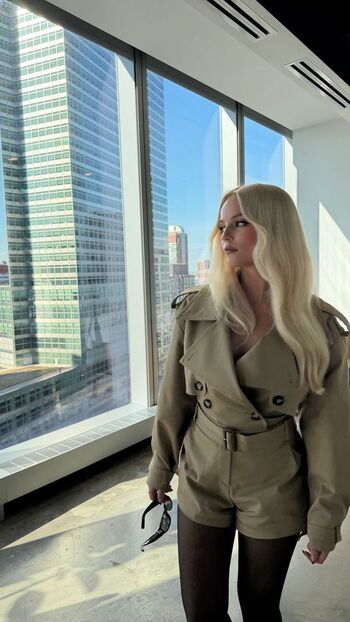 Amelia eve gibson image