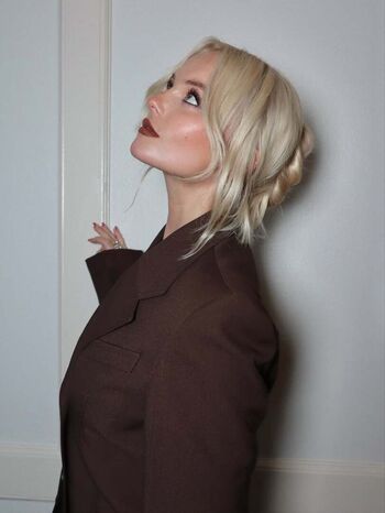 Amelia eve gibson image