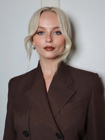 Amelia eve gibson image