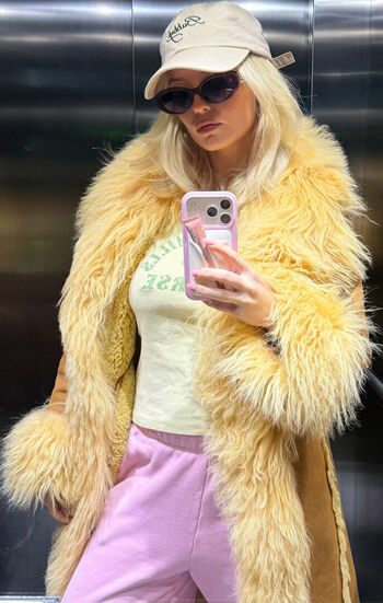 Amelia eve gibson image