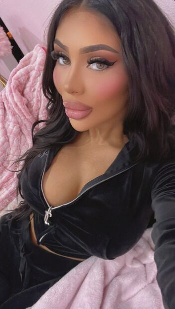 Amiradoll page 2 image