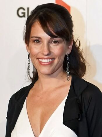 Amy jo johnson image