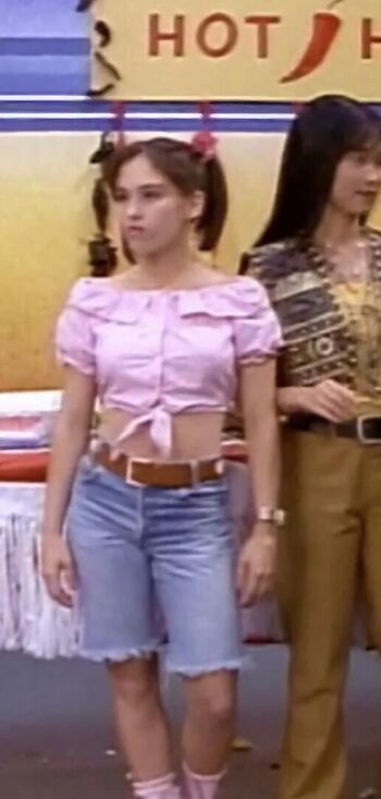 Amy jo johnson image